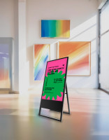 43 Zoll Digitaler Kundenstopper Hochformat mit CMS – Schwarz oder Weiß 43 Zoll Digitaler Kundenstopper Hochformat mit CMS – Schwarz oder Weiß