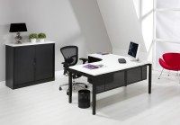 Schreibtisch Vierfuss L-Form Winkeltisch Modell Q-BIC Schreibtisch Vierfuss L-Form Winkeltisch Modell Q-BIC